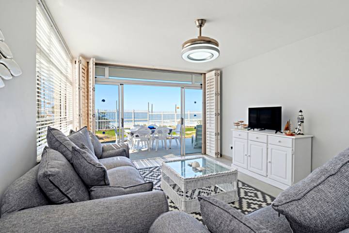 Driftwood 1 Lounge